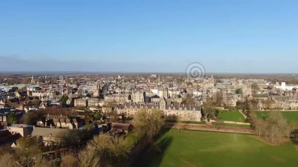 来自牛津的基督教会大学高空观景视频的预览图