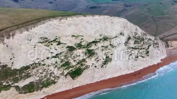 英国侏罗纪海岸的Durdle门鸟瞰图视频的预览图