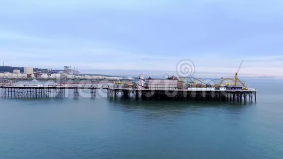 英国布莱顿码头鸟瞰图视频的预览图