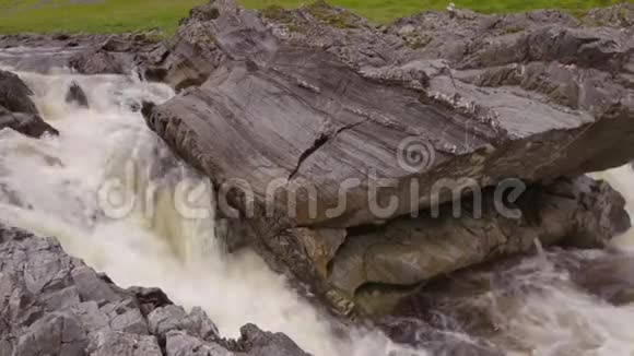 苏格兰落基海峡的高地溪流视频的预览图