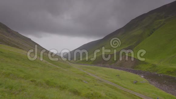 苏格兰山谷景观苏格兰小径视频的预览图