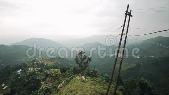 喜马拉雅尼泊尔美丽的风景山尼泊尔的森林视频的预览图