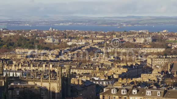 从卡尔顿山俯瞰爱丁堡全景视频的预览图