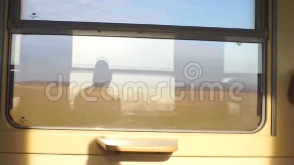 公共交通列车的窗口视频的预览图