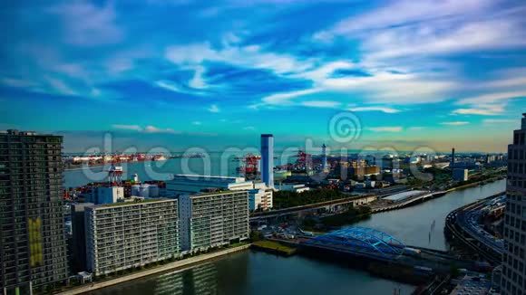 东京广景新川海湾附近的城市景观视频的预览图