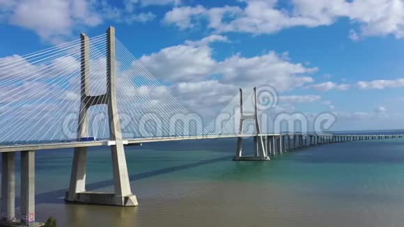 里斯本VascodaGama桥令人印象深刻的建筑视频的预览图