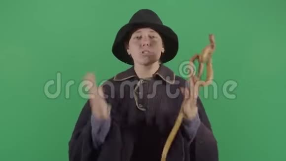 女魔术师尖叫的非常愤怒视频的预览图