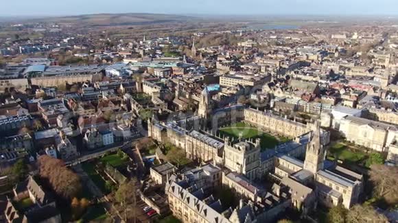 牛津城从上面俯瞰令人惊叹的空中景色视频的预览图