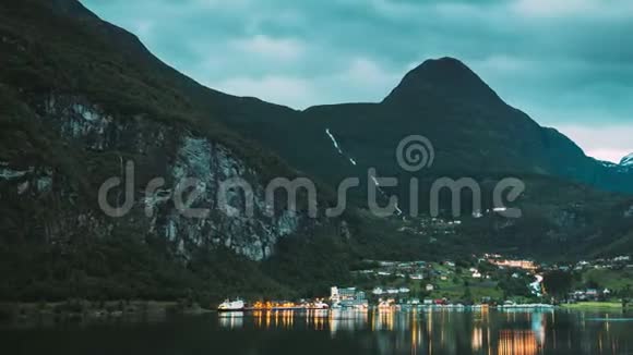 挪威吉兰格福乔德在阳光明媚的夏日里吉朗格的夜景著名的挪威地标视频的预览图