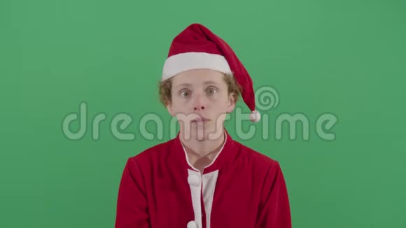 女圣诞老人睁大眼睛视频的预览图