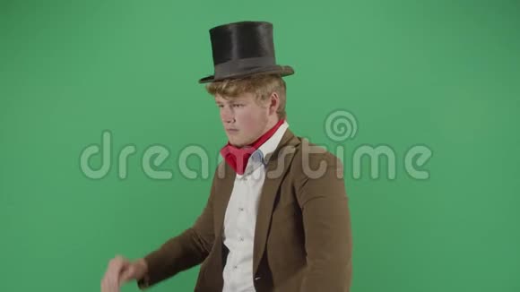 经典成年男子从帽子里数钱视频的预览图