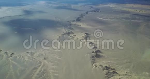 哈曼察夫沙漠鸟瞰图视频的预览图