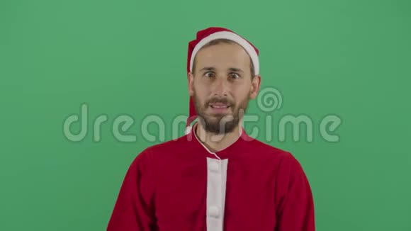 一个成年圣诞老人睁大了眼睛视频的预览图