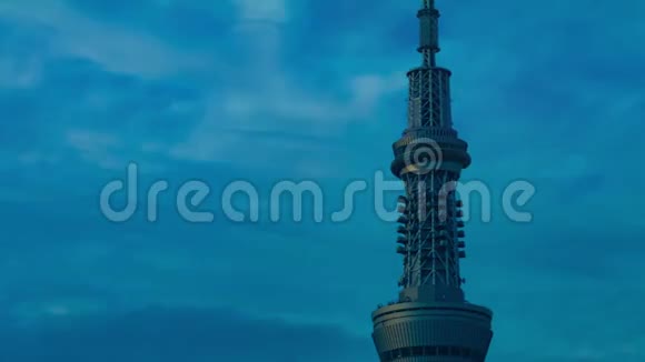 东京市区的一座塔楼在黄昏时分展开了长时间的淘沙视频的预览图