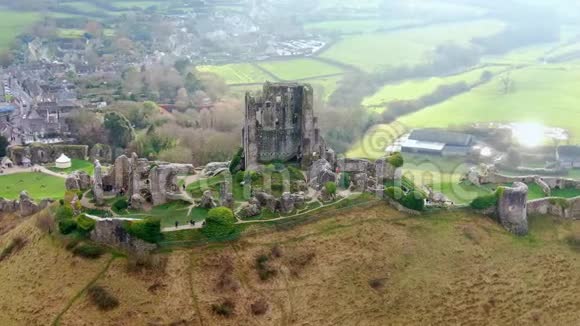 英国考夫城堡鸟瞰图视频的预览图