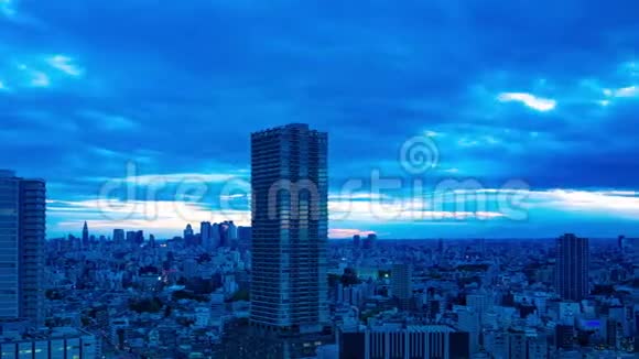 东京高角广景的黄昏时分视频的预览图