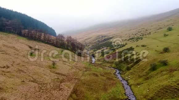 威尔士BreconBeacons国家公园令人惊叹的景观视频的预览图
