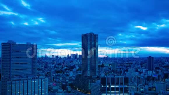 东京城景黄昏时分高角度广射倾斜视频的预览图
