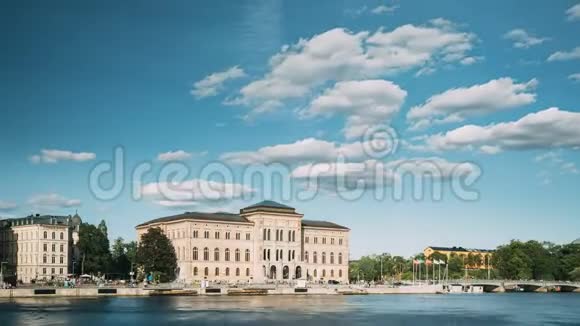 瑞典斯德哥尔摩国家美术博物馆是瑞典的国家美术馆观光游乐船漂浮视频的预览图