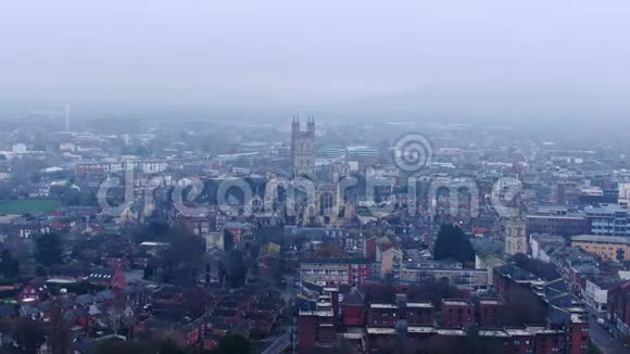 鸟瞰英国格洛斯特市和格洛斯特大教堂视频的预览图