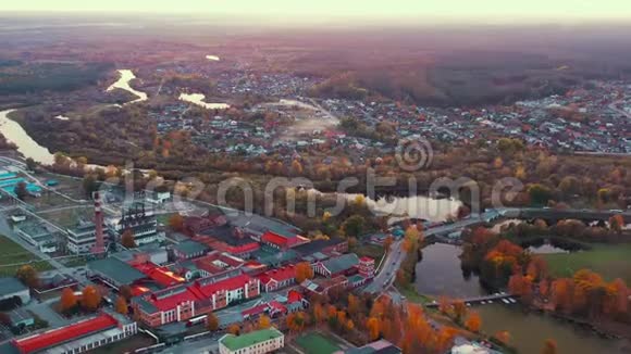 多布鲁斯戈梅尔地区白俄罗斯秋晚城市景观天际线视频的预览图