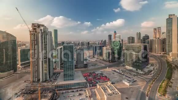 迪拜商务海湾塔晨空中时间视频的预览图