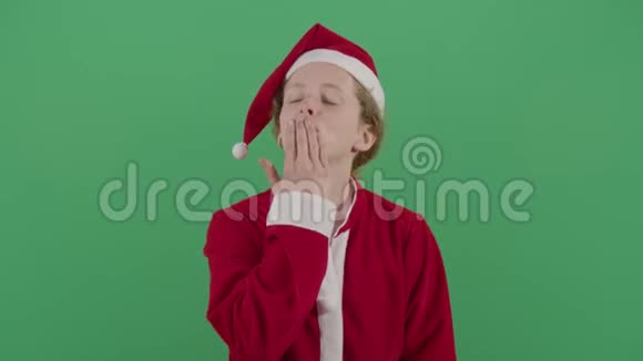 女人圣诞老人送吻视频的预览图