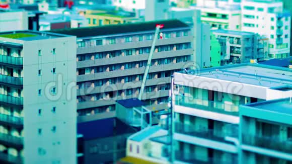 东京倾侧移动建筑物顶部起重机的时间点视频的预览图