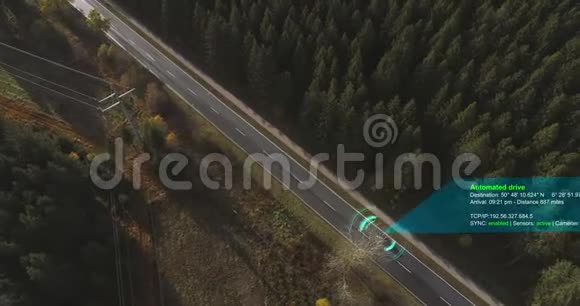 自动驾驶卡车驾驶在森林高速公路上的空中镜头与技术助理跟踪信息显示细节视频的预览图