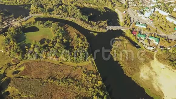 多布鲁斯戈梅尔地区白俄罗斯夏日阳光下城市景观天际线视频的预览图