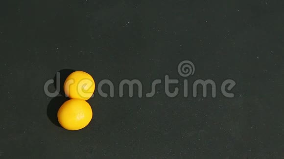 一颗黄色双樱桃形杏仁糖的制作工艺视频的预览图