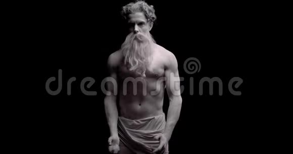 希腊神的活像长胡子肌肉发达弯曲4k视频的预览图