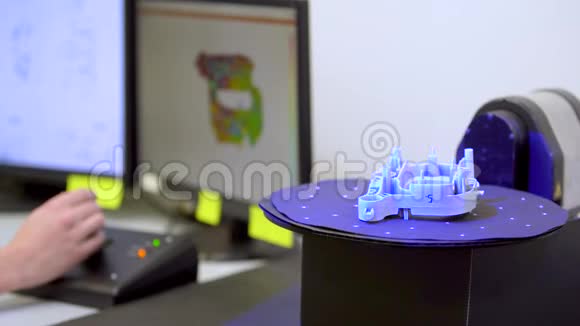 用于生产的扫描组件使用三维激光扫描仪视频的预览图