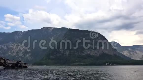 奥地利哈尔斯塔特欣赏山湖霍尔斯特ATter看到全景全景在达赫斯坦萨尔茨卡梅尔古特阿尔卑斯山山谷拍摄视频的预览图