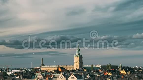 瑞典斯德哥尔摩古老城市的风景天际线与鹳雀楼伟大的教堂或圣尼古拉教堂视频的预览图