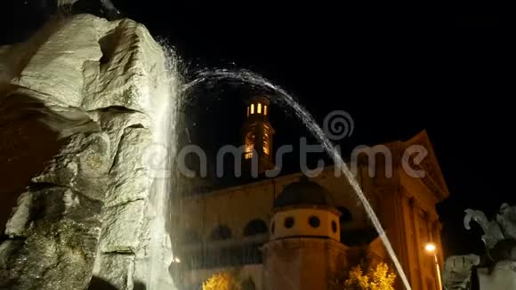 晚上在意大利阿西阿戈喷泉视频的预览图
