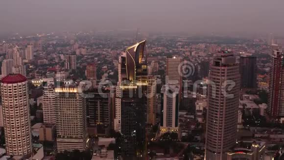 泰国Sukhumvit和Thonglor区上方的曼谷航空景观视频的预览图