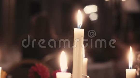 豪华餐厅提供蜡烛视频的预览图