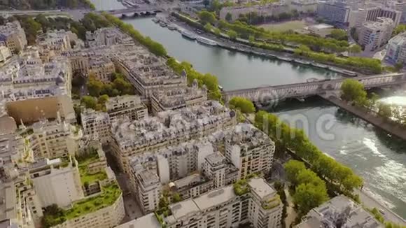 巴黎法国五月2019年航空无人机观历史城市中心的河岸塞纳河视频的预览图