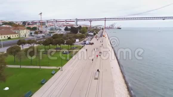 里斯本Tejo河上的河游长廊视频的预览图