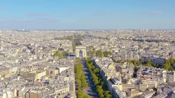 巴黎法国五月2019年空中无人机天际线与凯旋门的历史市中心视频的预览图