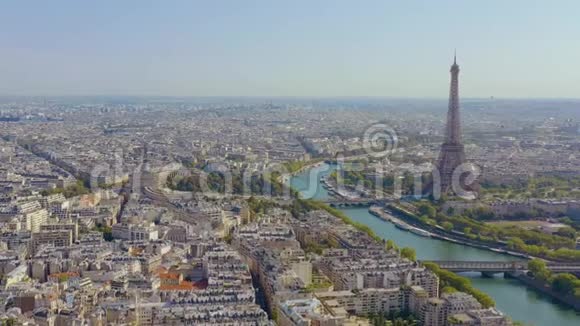 巴黎法国五月2019年空中无人机观历史市中心与埃菲尔铁塔和塞纳河视频的预览图