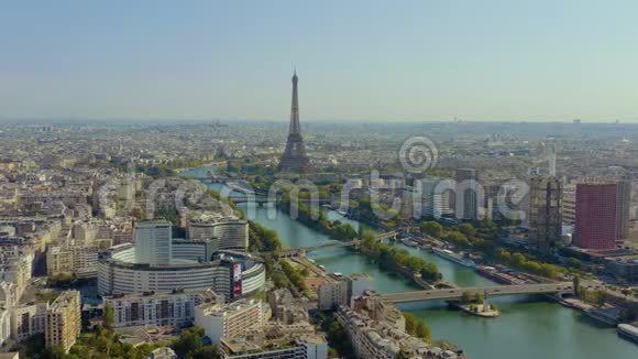 巴黎法国五月2019年空中无人机观历史市中心与埃菲尔铁塔和塞纳河视频的预览图
