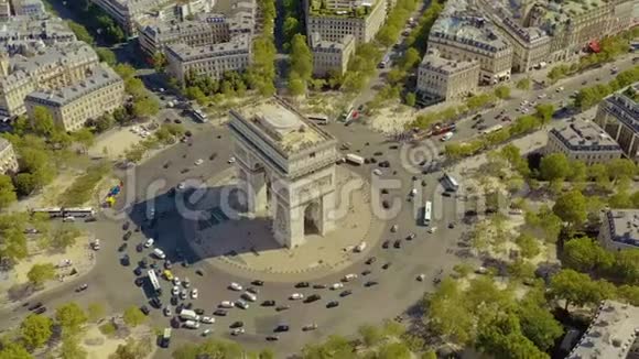 法国巴黎2019年5月空中无人机在历史市中心凯旋门的景色视频的预览图