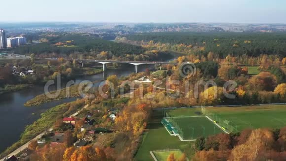 格罗德诺白俄罗斯鸟瞰Hrodna城市景观天际线阳光明媚的秋日住宅小区视频的预览图