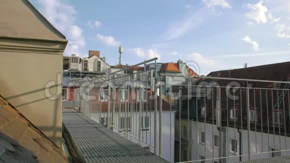 住宅楼的屋顶视频的预览图