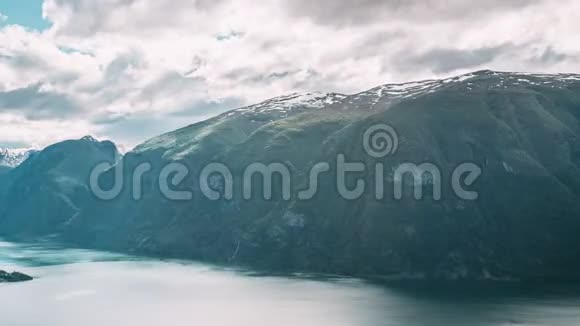 索格和峡湾挪威令人惊叹的峡湾索格奥格峡湾著名自然景点夏季风景视频的预览图