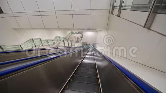 地铁站4K扶梯视频的预览图