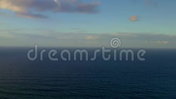日落时拍摄海景视频的预览图
