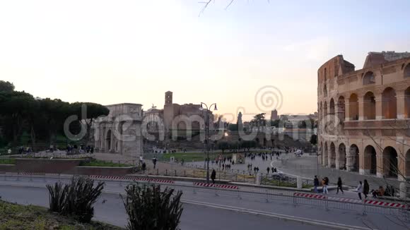 罗马日落时君士坦丁的竞技场和拱门视频的预览图